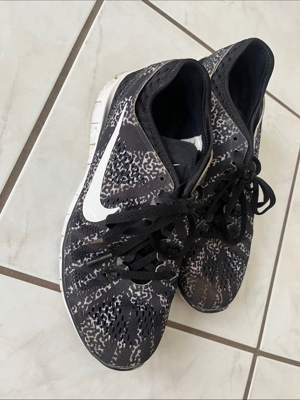 Nike Women’s Black and White Patterned Running Sneakers